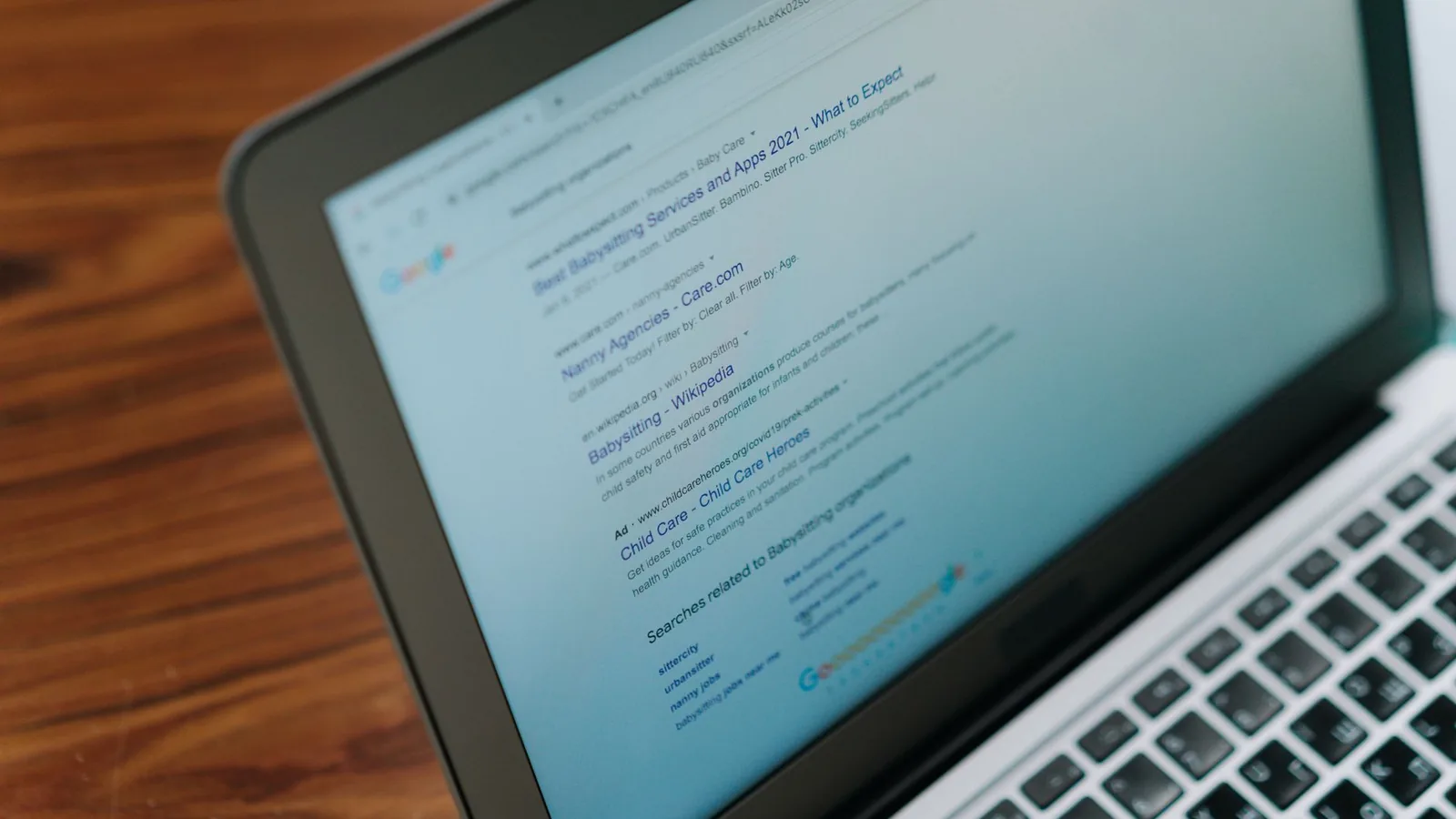 Pantalla de celular mostrando la tienda online de un negocio con varios productos