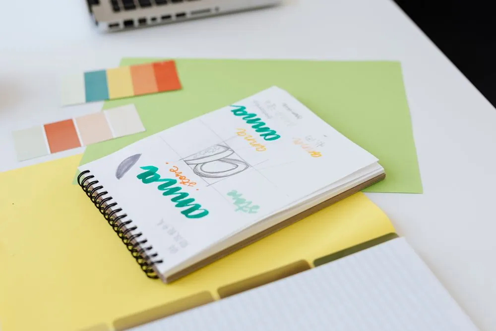 Diseño de identidad de marca: logo, colores y tipografía